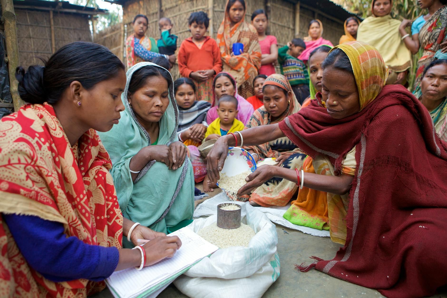 Kobiety na wsi podczas spotkania o rozwoju i podziale lokalnych zasobów